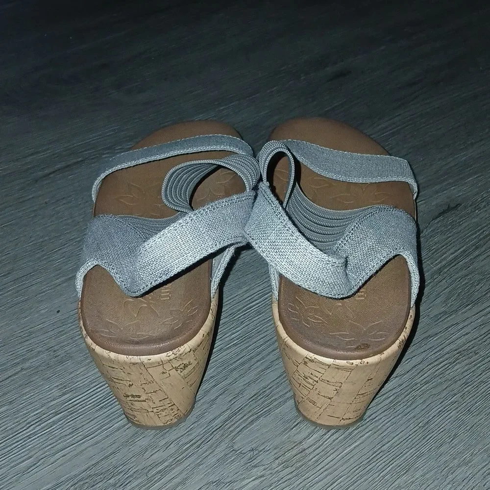 Skechers luxe foam tan Women's Wedge Sandals Style 38527 Sz 9 NWOT